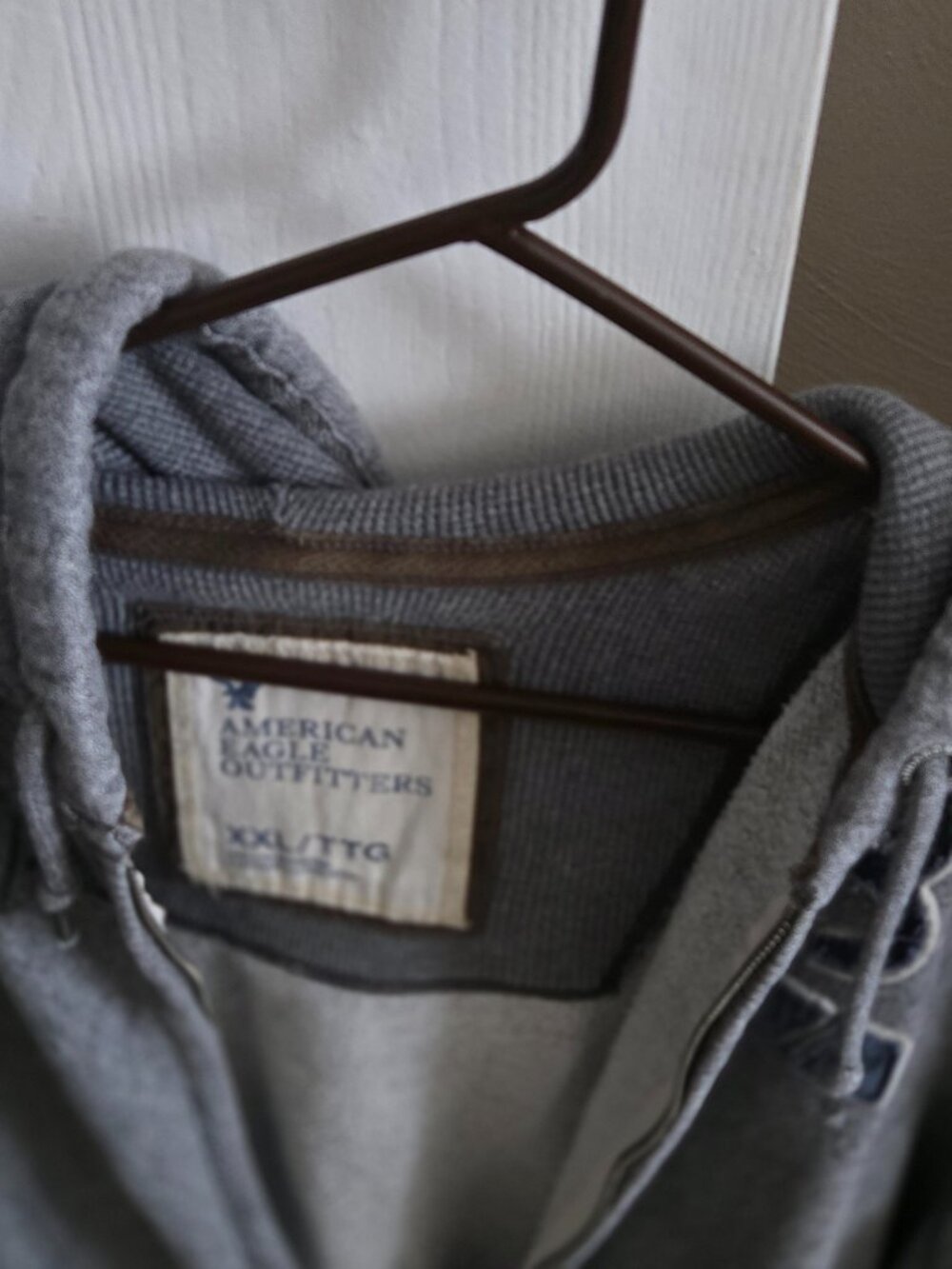 Men's XXL heavy American Eagle zip up hoodie.